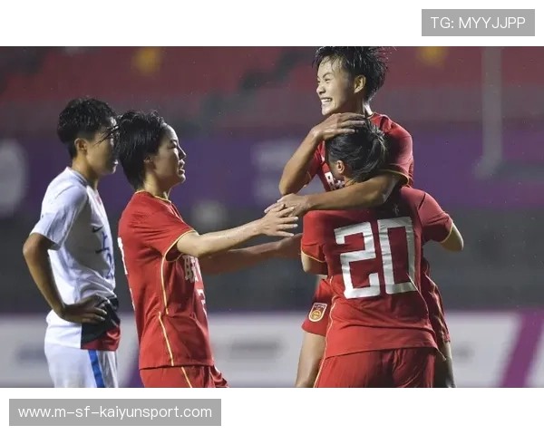 加拉塔萨雷女足杨莉娜前插抢点,六码点推射擦柱而出 加拉塔萨雷女足杨莉娜前插抢点,六码点推射擦柱而出