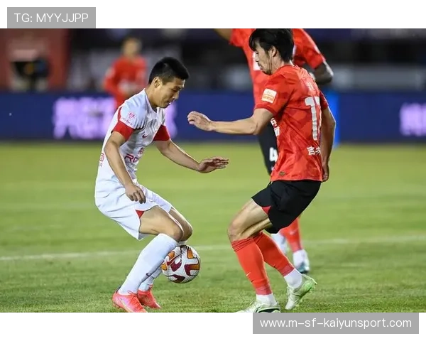 曹永竞禁区边缘搓射远角打偏，错失进球良机